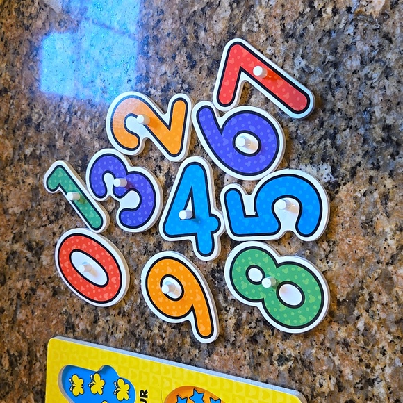 Melissa & Doug mickey mouse numbers wooden peg puzzle - Picture 3 of 5